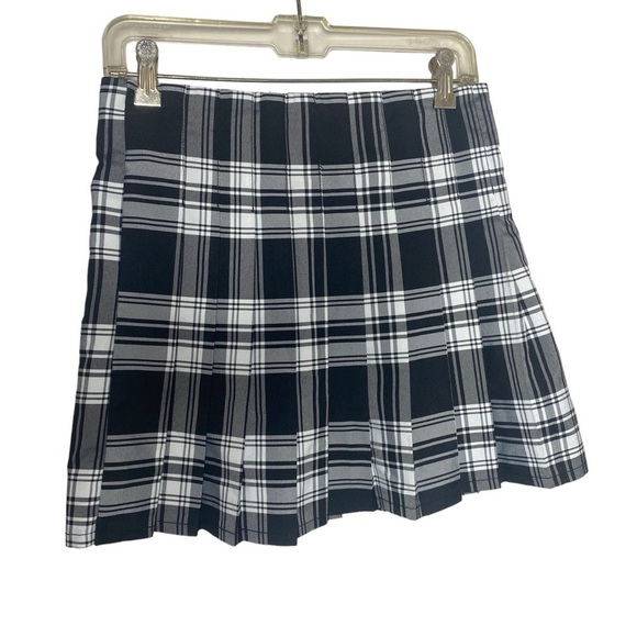 No Boundaries Black White Plaid Double Buckle Pleated Mini Skirt - Picture 3 of 7